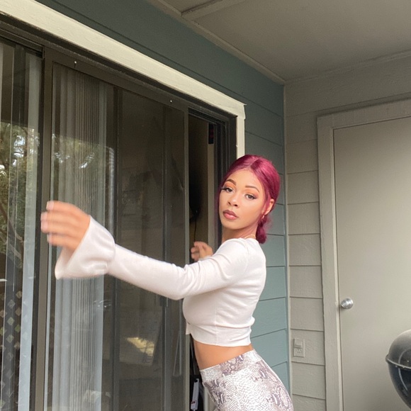 Long flare sleeve crop top - Picture 5 of 5